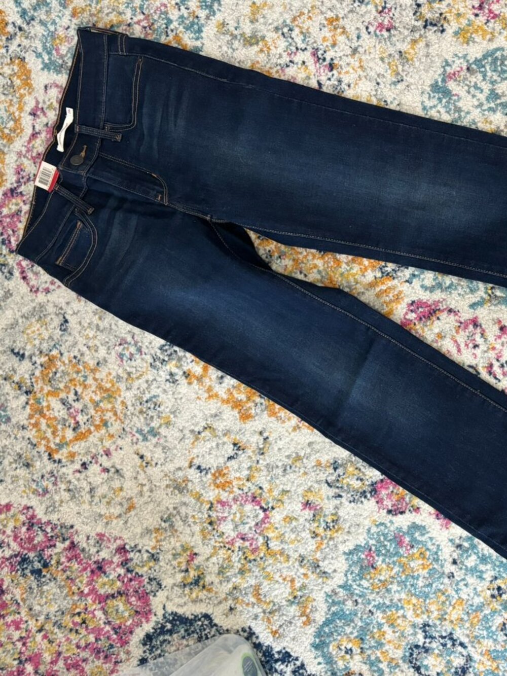 LEVI's Slimming Straight 26"x32" dark jean NEW
